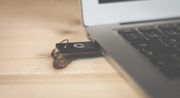 USB plugged into a macbook: example of technology for business